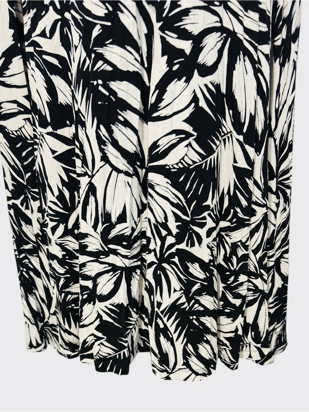 LOFT Fit and Flare Black & White Spaghetti Strap Dress Petite Size M, leaf print - Picture 8 of 13